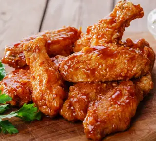 Pollo Frito Con Salsa BBQ