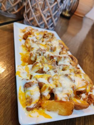 Patatas  Con Carne Y Queso 