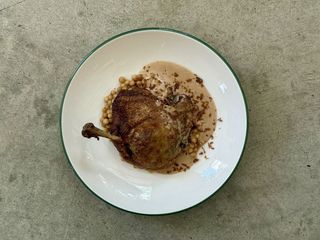 Томлена качина ніжка з качаною кашею (290g)