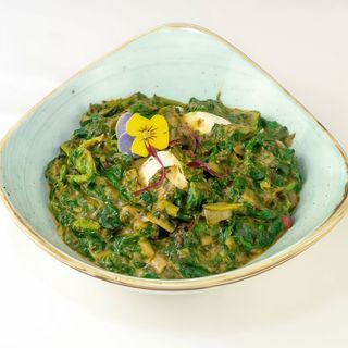 Plato Palak Paneer (Queso Casero Nepalí)