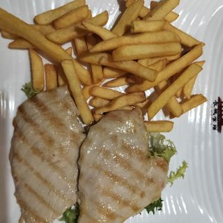 121 Pollo alla griglia con patatine