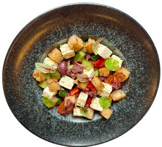 Salata Ciobanului cu telemea de Sibiu