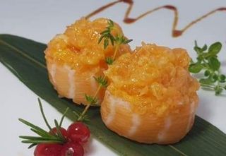 14 Spicy salmone gunkan speciale - 2 pezzi