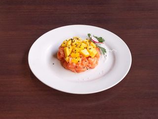23. Tartare di Salmone e mango