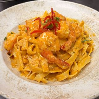 Fetuccini en salsa de langostinos