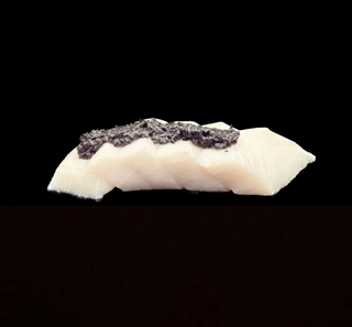 Sashimi de pez mantequilla con trufa (5p)