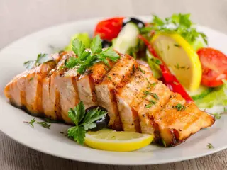 Pesce al forno salmone