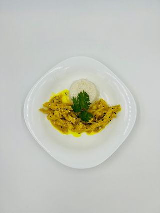 Petto di Pollo al Curry Con Tortino di Riso Basmati
