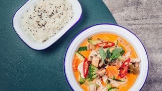 Keang Pad - czerwone curry z warzywami i kurczakiem ️️️