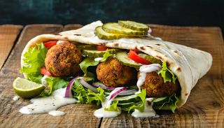 Sandwich libanez cu falafel