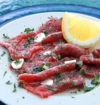 Carpaccetto di Girello con Carciofi, Parmigiana e Rucola