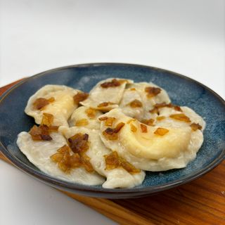 Vareneki com Ватата e Cogumelos