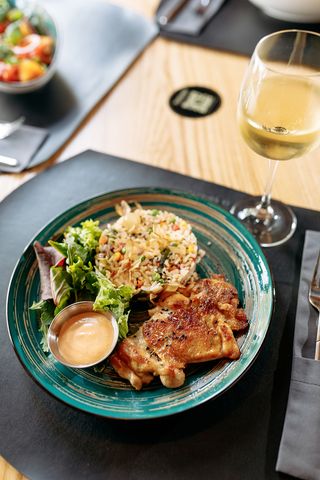 Перзола з рисом та Спайсі соусом (320г)