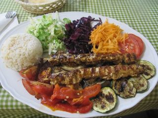 Kofta, riso e insalata