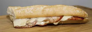 Bocadillo De Lomo Con Queso