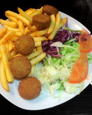Plato Combinado De Falafel Vegetal