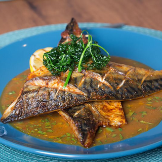 Филе скумбрии гриль с цитрусовым соусом