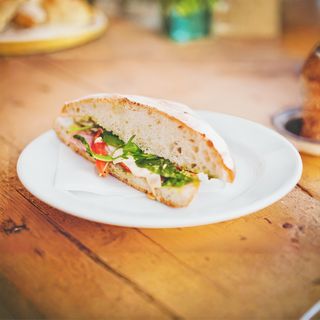 Topli sendvič sa čajnom