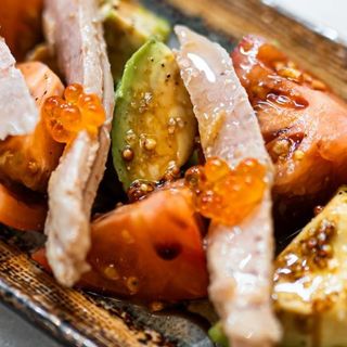 Ensalada de tomate, aguacate y ventresca