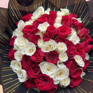 Mixed red and white roses