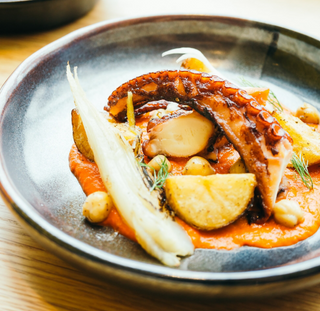 Pulpo con crema de garbanzos