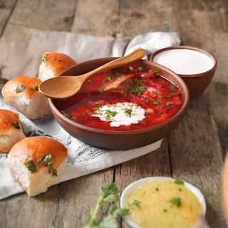 Борщ з пампушками (480г)