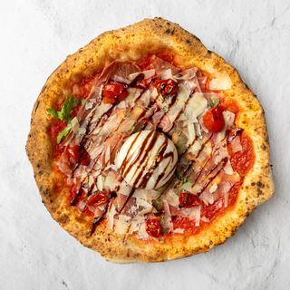 Pizza Prosciutto con burrata