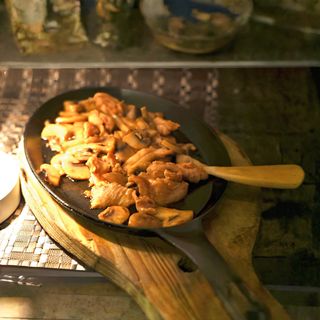 Pollo con funghi alla piastra