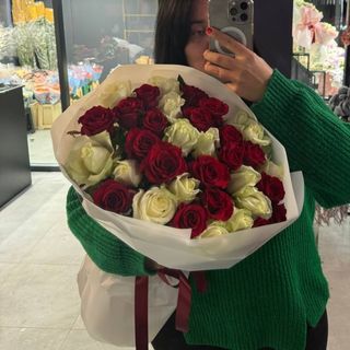 35 міксованих троянд 