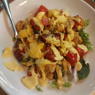 Ensalada De Langostinos Crujientes En Tempura