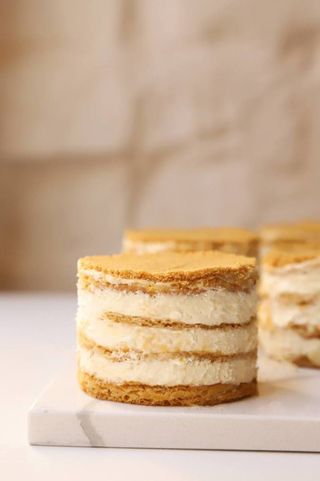 Тістечко Медовик з апельсиновим джемом, 120грам