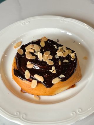 Დარიჩინის ფუნთუშა შოკოლადით