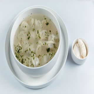 Пельмени с бульоном