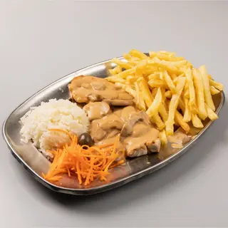 Peru panados com batata frita e arroz