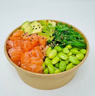 Poke salmone