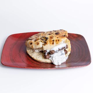 Ćevapi u umaku od kajmaka