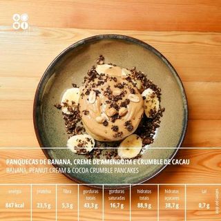 Panqueca Banana Amendoin Crumble Cacau