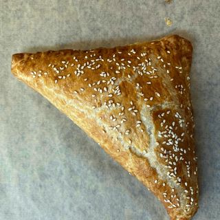 Ciastko francuskie z serem i szynką