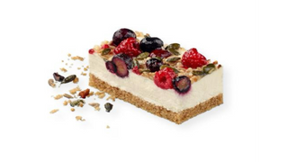 Ciasto bezglutenowe z owocami i kremowym jogurtem