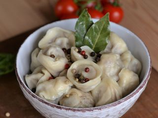 Pelmeni z kurczaka i z wieprzowiną - 18 szt. (na gorąco)
