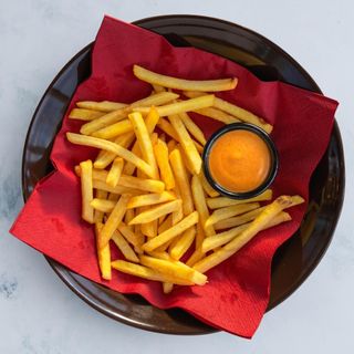 Pomfrit sa kari majonezom