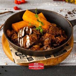 Ficăței de pui cu dulceață de ceapă cu usturoi și mămăliguță prăjită