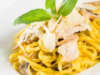 Паста с пиле и гъби (420г)