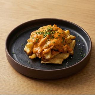 Bravas con alioli al estilo Saona y aceite de chistorra