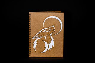 Agenda A5 din lemn cu lup si luna