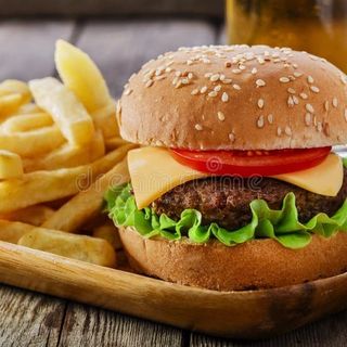 Mini hamburguesas con patatas fritas 