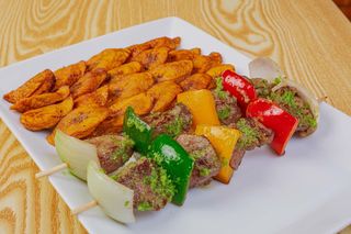 Brochettes Ténéré du Niger avec Alloco 