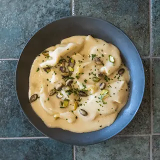Pasta rellena de gorgonzola y pera