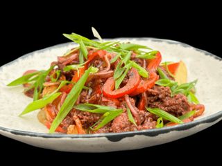 Ломо-сальтадо з телятиною (300g)