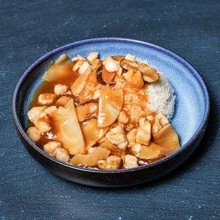 Pollo con bambu e funghi